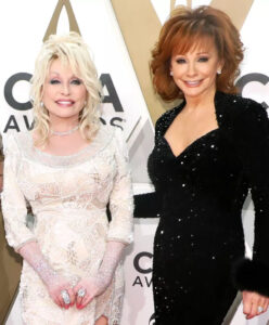 Reba McEntire perdió una llamada de Dolly Parton antes de su muerte: “Nunca sabré por qué me llamó”