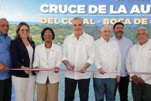 Tras 25 años de espera, presidente Abinader inaugura la carretera de Boca de Chavón