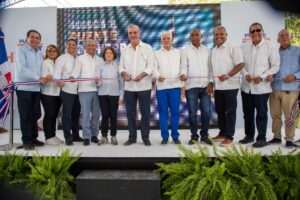 Tras más de 40 años de espera, presidente Abinader inaugura puente Los Hierros en Baní, que conectará comunidades y fortalecerá producción agrícola