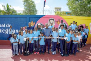 Robert Polanco supervisa terminación de Plaza Comunitaria en Bánica; entrega canchas y Paseos de los Colores en Elías Piña y San Juan