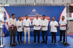 Presidente Abinader inaugura techados del polideportivo del Club Los Restauradores y del Instituto Tecnológico Fabio Amable Mota en Los Mina Sur