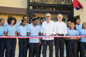 Presidente Luis Abinader inaugura ampliación del Centro Educativo San Vicente de Paúl en Los Mina, que beneficiará a más de 2,000 estudiantes